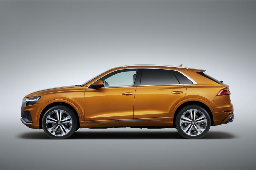  Audi Q8 55 TFSI Quattro S-Line 2019 года  (JP) (фото 3 из 37)